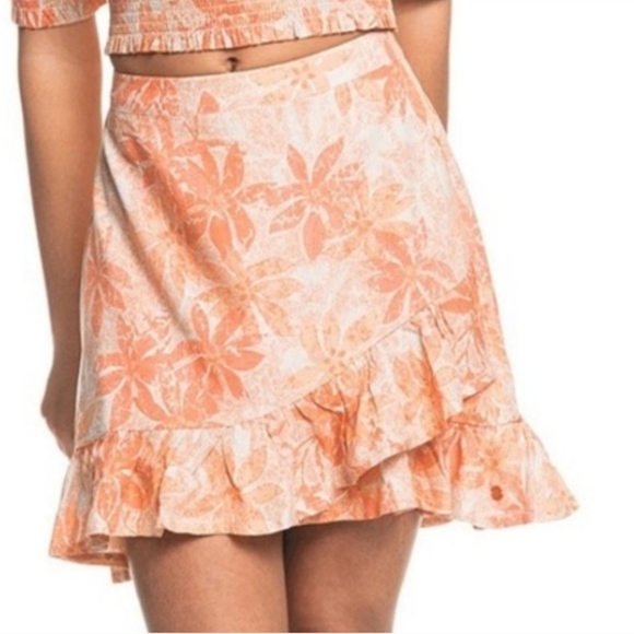 Roxy Dresses & Skirts - NWT Roxy ~ Face To Love Floral Mini Skirt Size Sm 🌼
